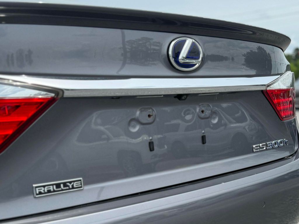 2013 Lexus ES 300 Image 16