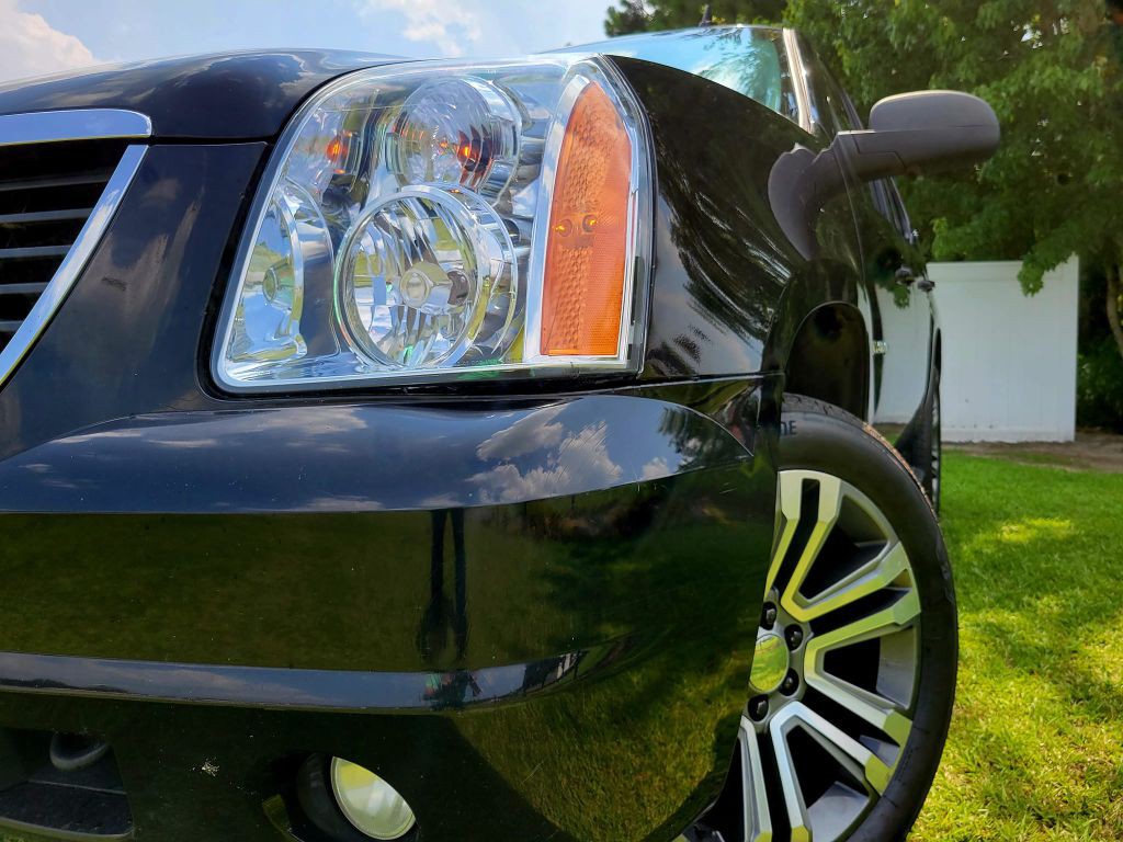 2007 GMC Yukon Image 2