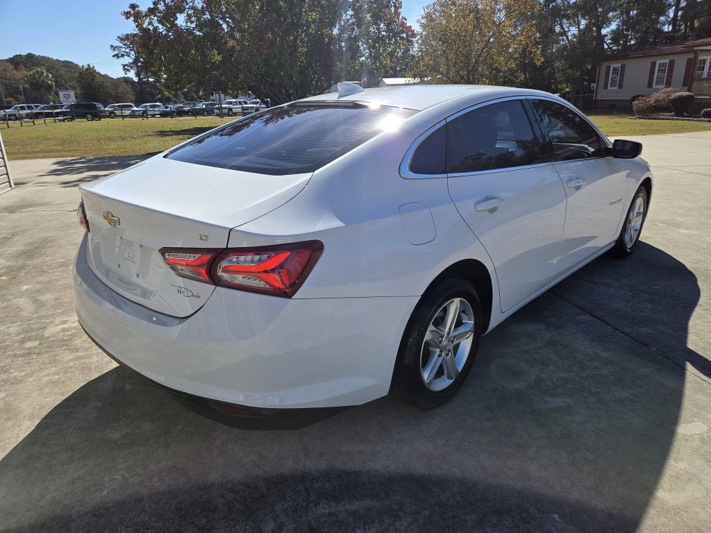 2022 Chevrolet Malibu Image 3