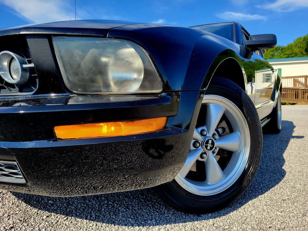 2007 Ford Mustang Image 2