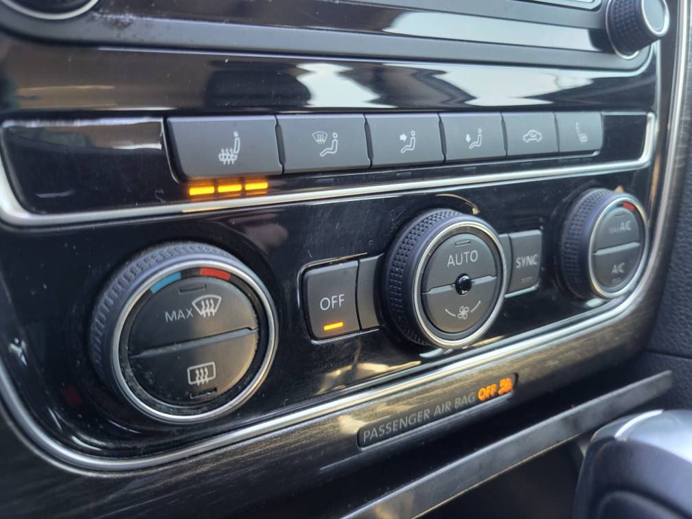 2016 Volkswagen Passat Image 16