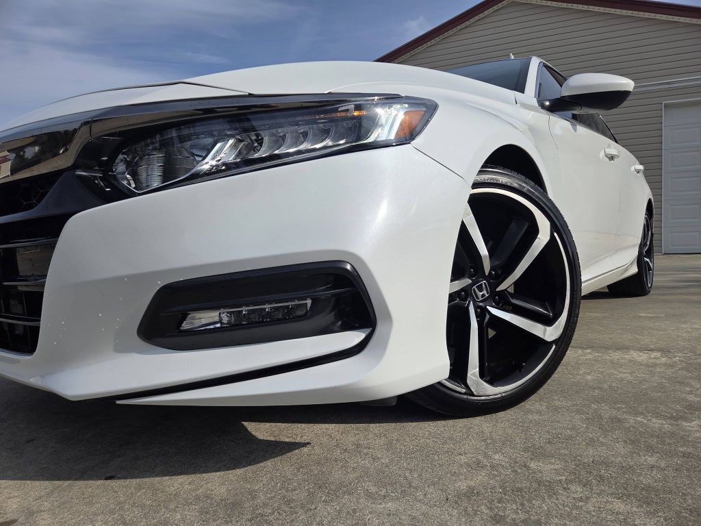 2018 Honda Accord Image 2