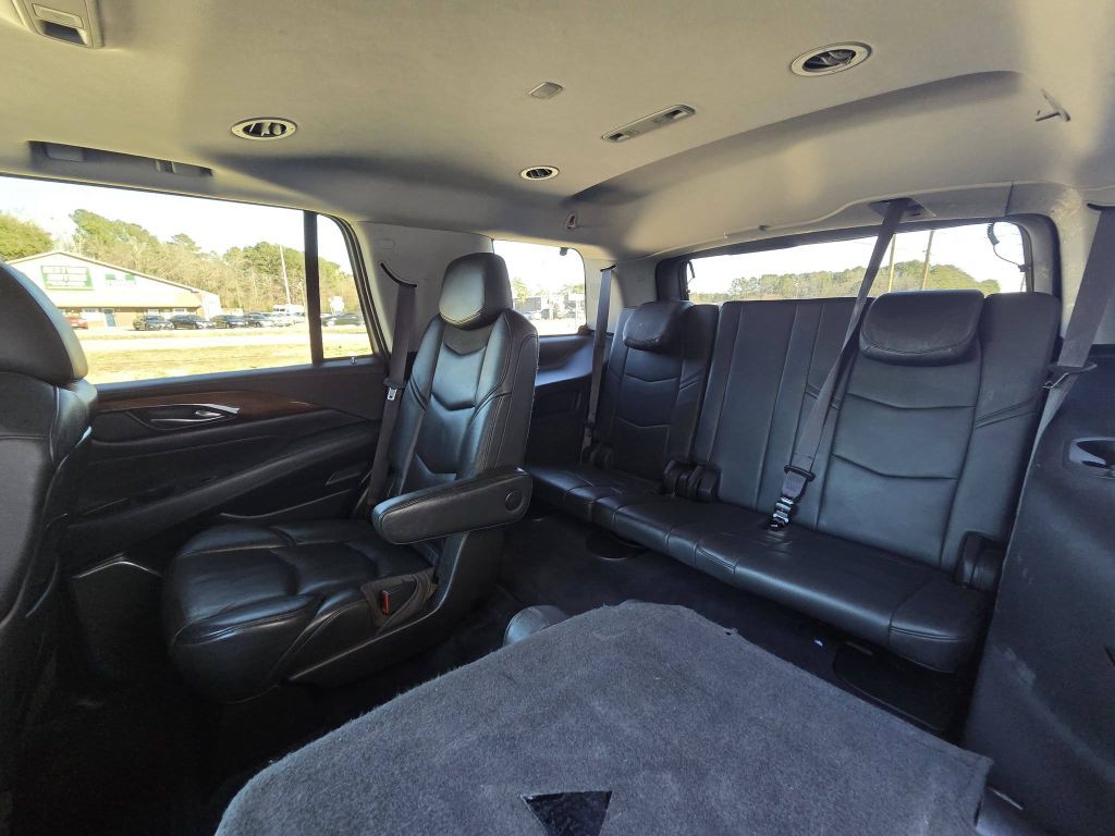 2016 Cadillac Escalade Image 17