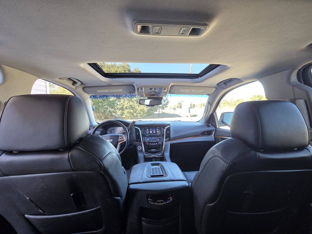 2016 Cadillac Escalade Image 18