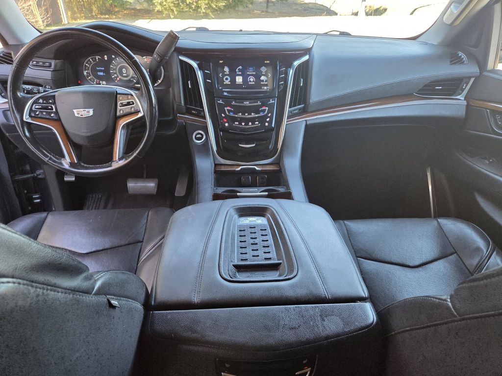 2016 Cadillac Escalade Image 19