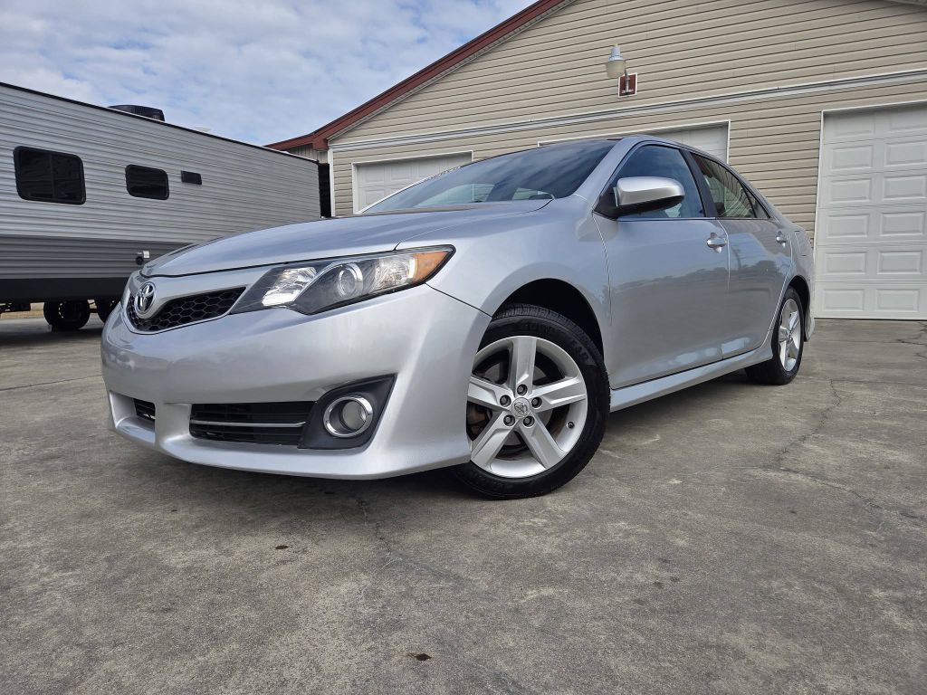 2014 Toyota Camry Image 1