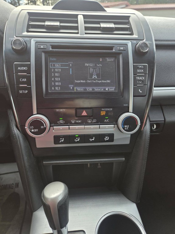 2014 Toyota Camry Image 15