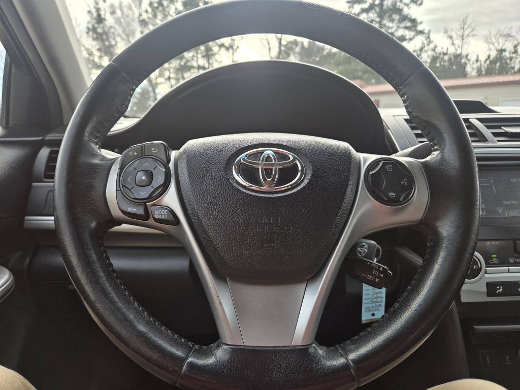 2014 Toyota Camry Image 16