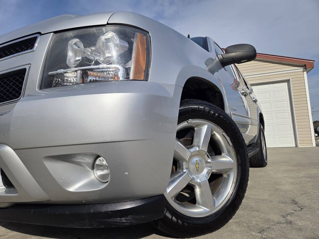 2012 Chevrolet Tahoe Image 2