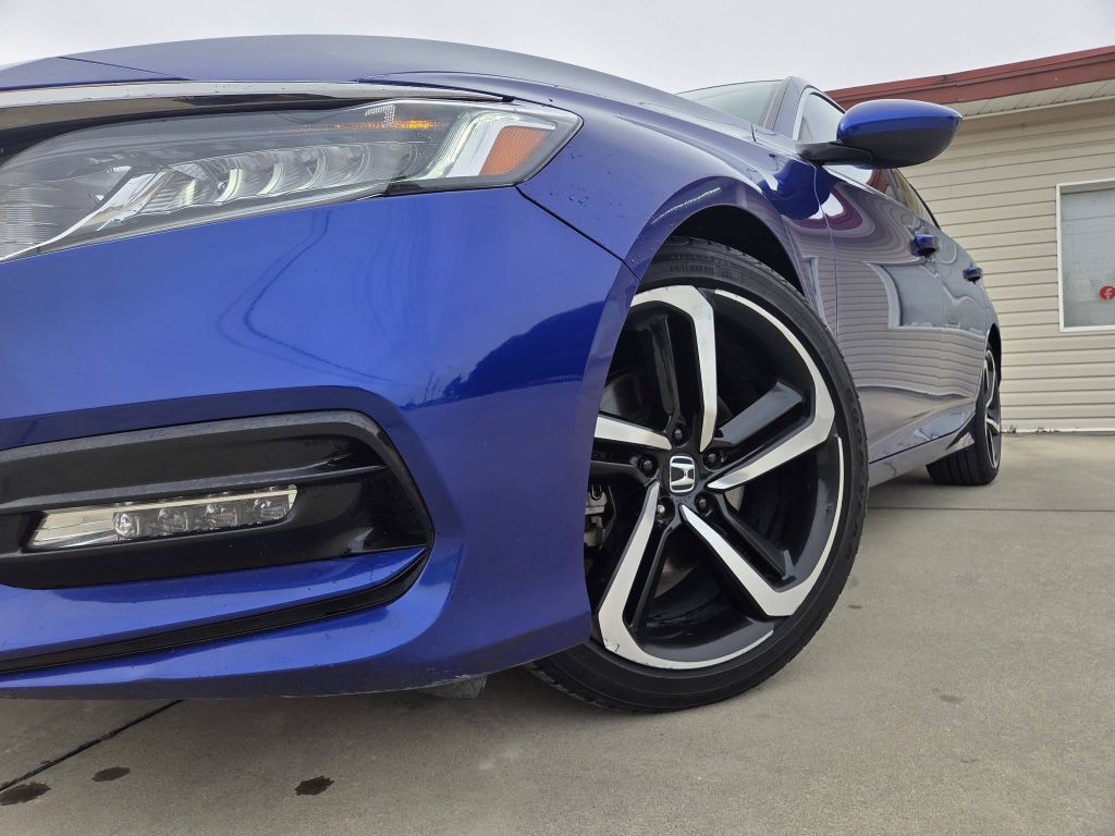 2019 Honda Accord Image 2