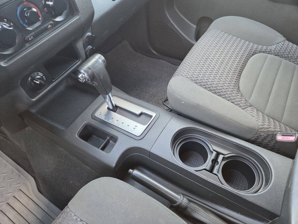 2007 Nissan Frontier Image 12