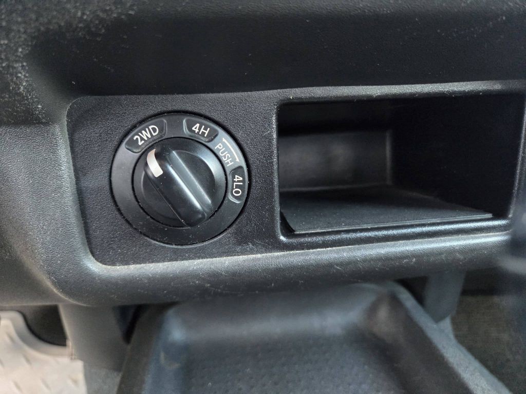 2007 Nissan Frontier Image 14