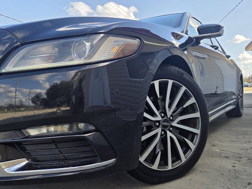 2018 Lincoln Continental Image 2