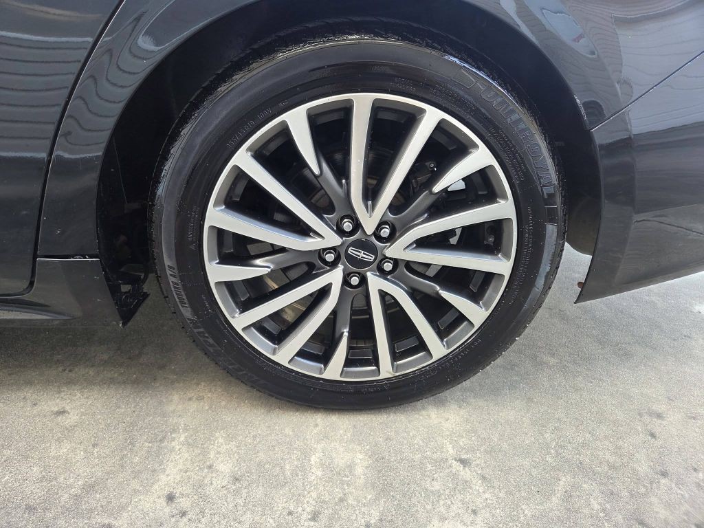 2018 Lincoln Continental Image 9