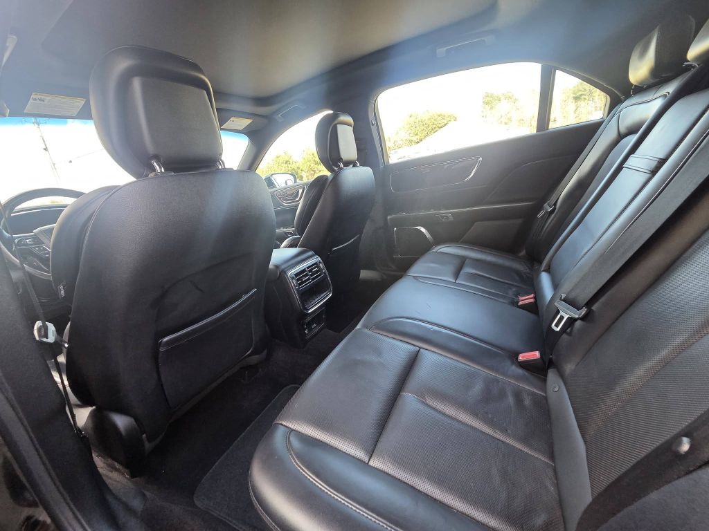 2018 Lincoln Continental Image 12