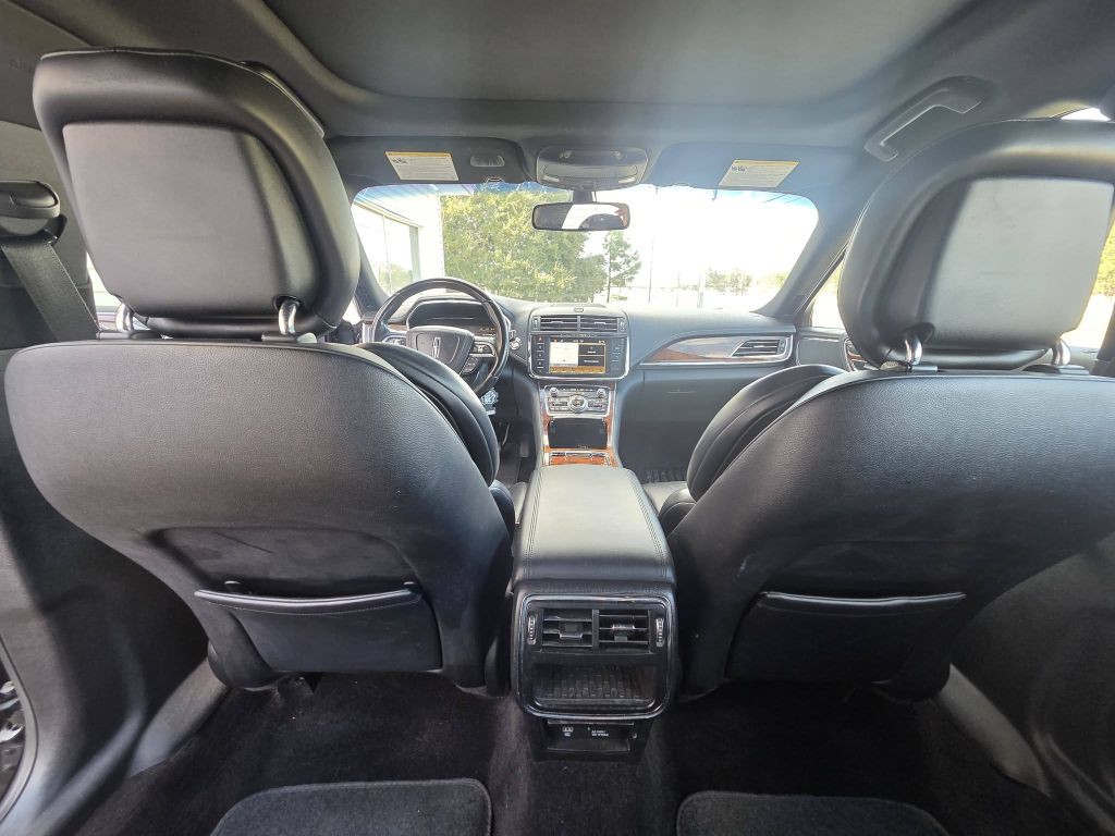 2018 Lincoln Continental Image 13