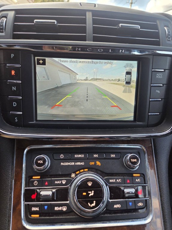 2018 Lincoln Continental Image 19