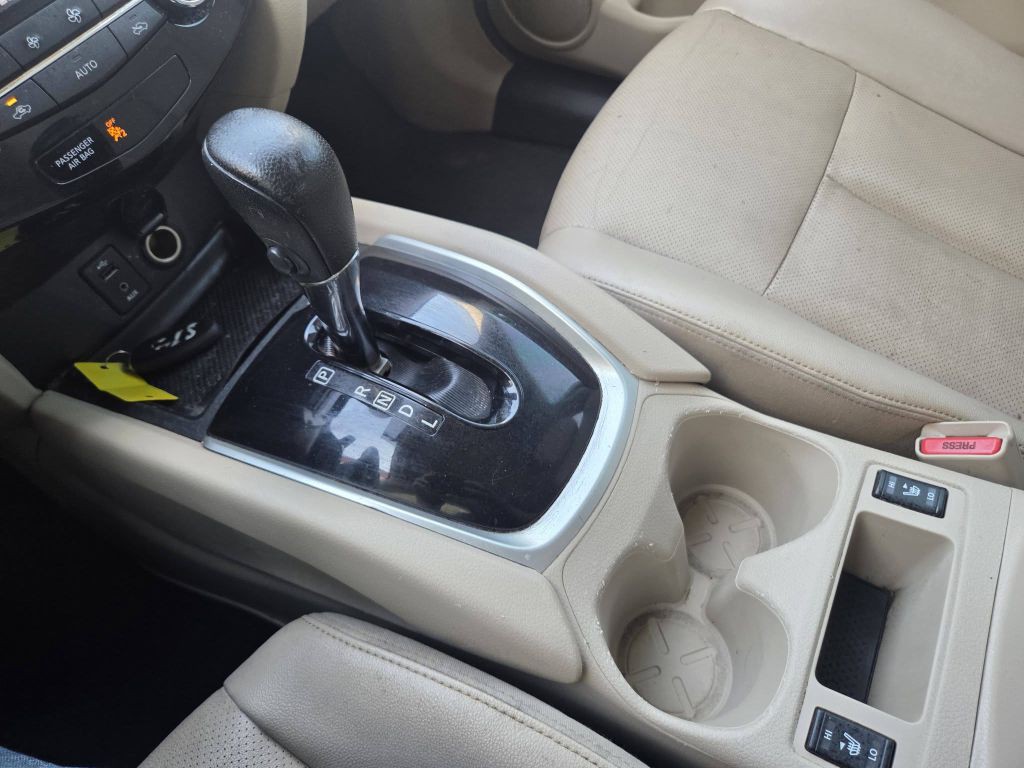 2016 Nissan Rogue Image 14