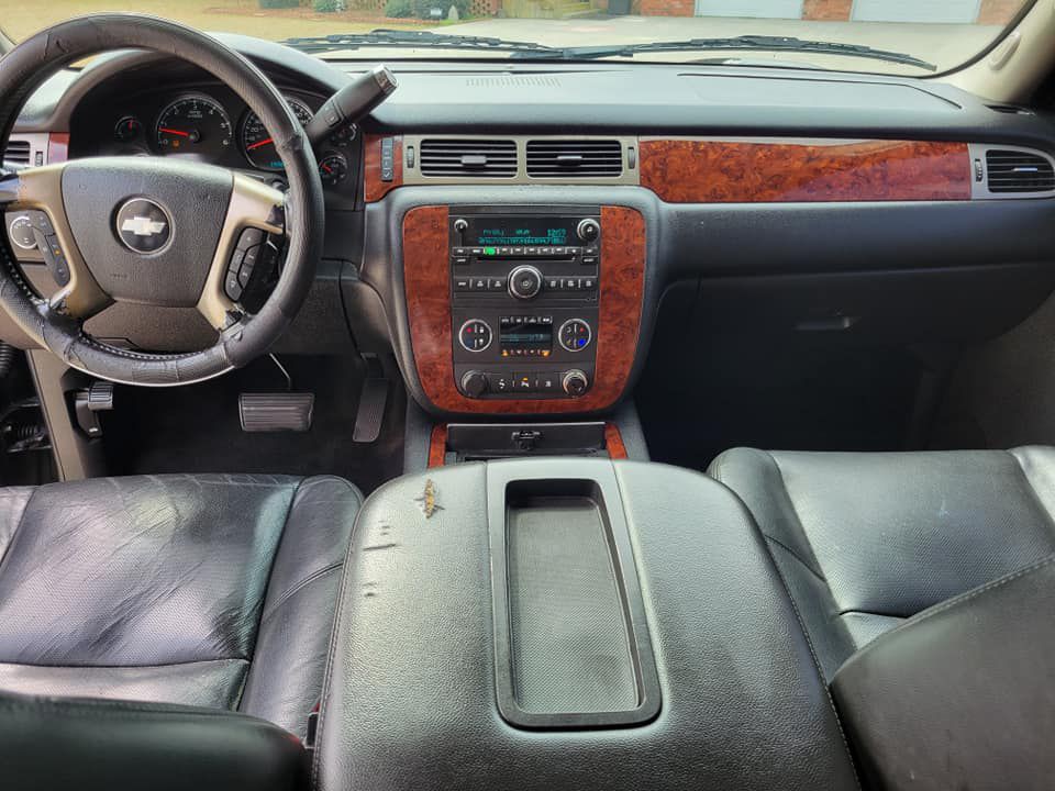 2009 Chevrolet Suburban Image 11