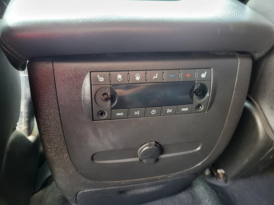 2009 Chevrolet Suburban Image 12