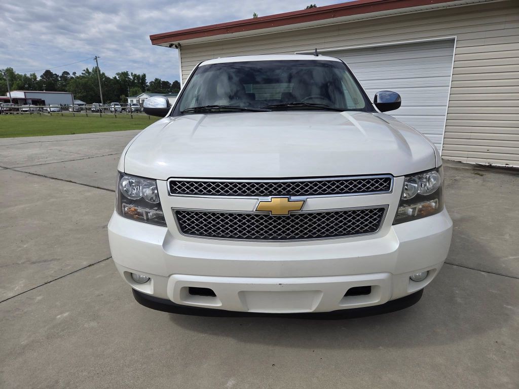 2011 Chevrolet Suburban Image 3