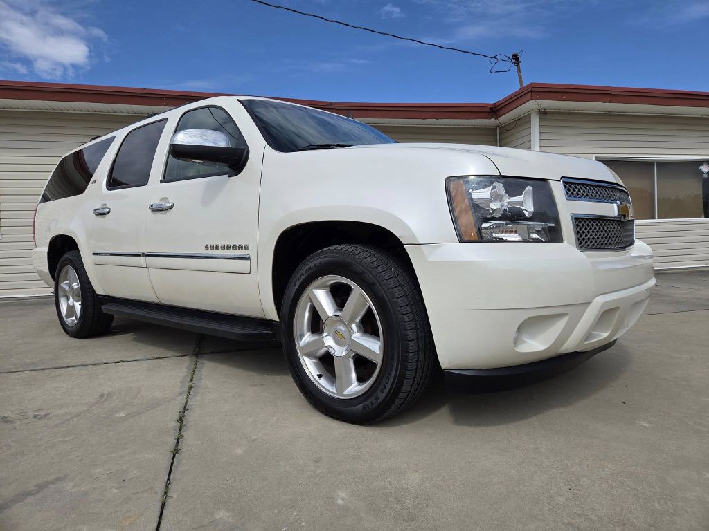 2011 Chevrolet Suburban Image 4
