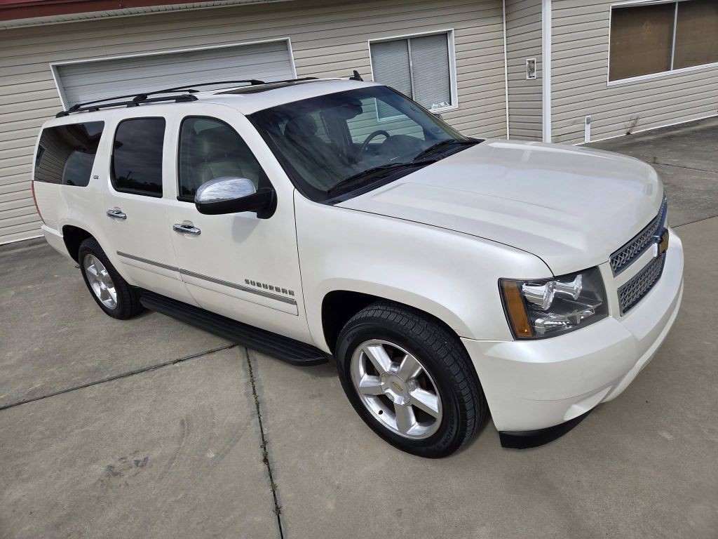 2011 Chevrolet Suburban Image 5