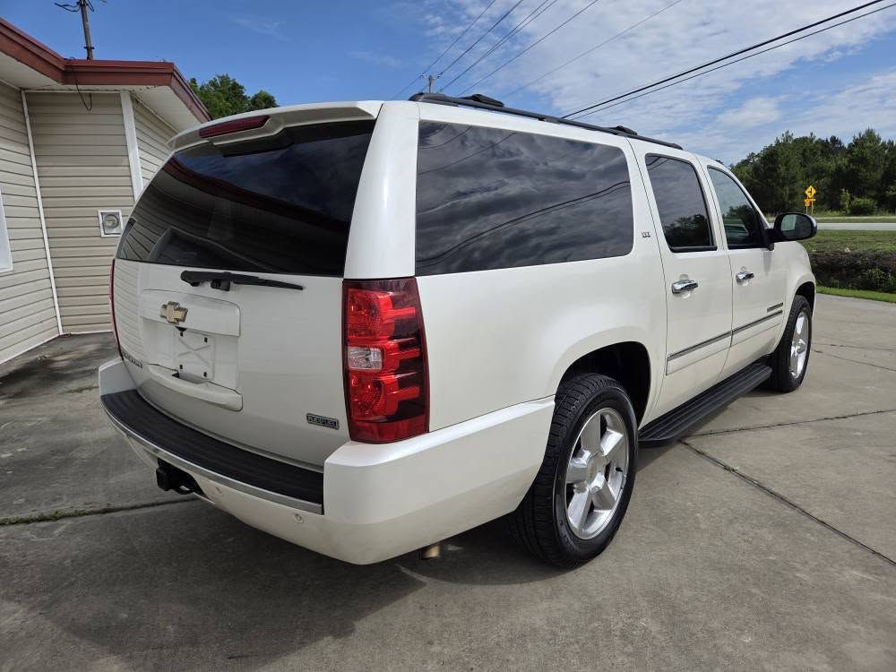2011 Chevrolet Suburban Image 7