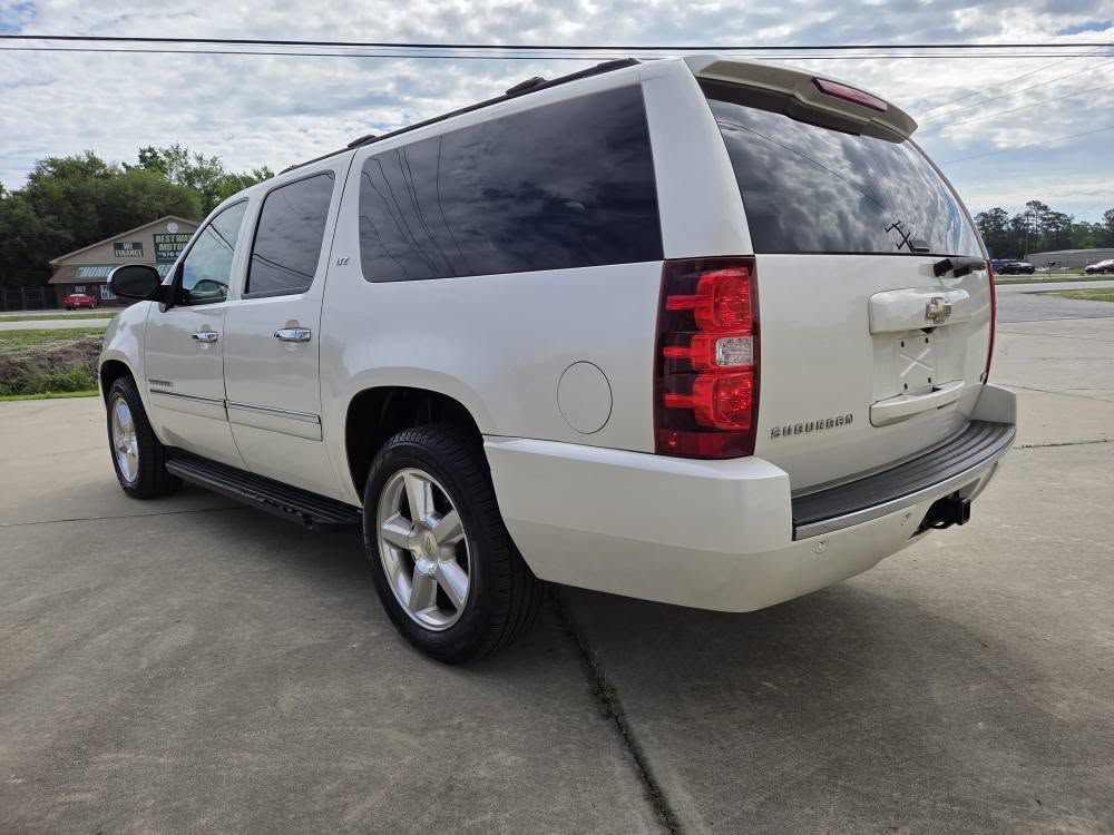 2011 Chevrolet Suburban Image 8
