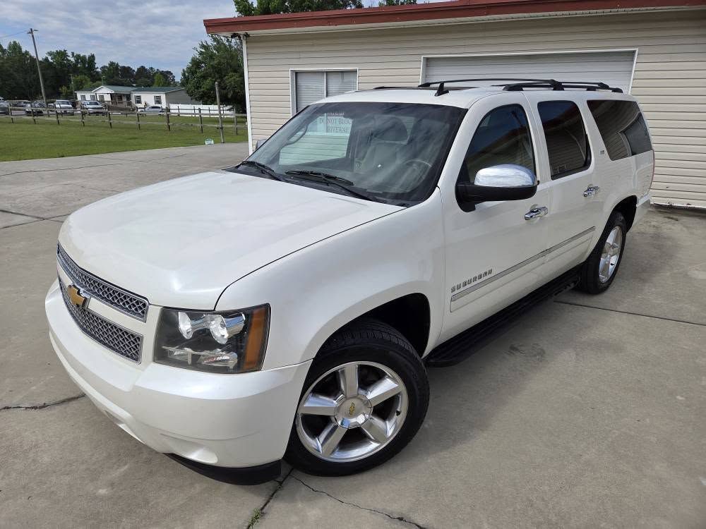 2011 Chevrolet Suburban Image 10