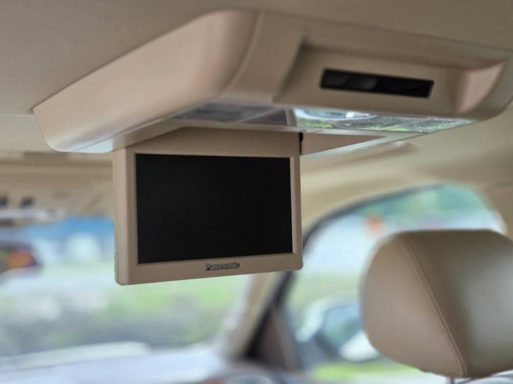 2011 Chevrolet Suburban Image 14