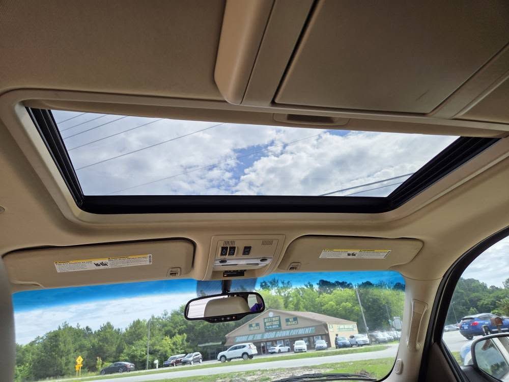 2011 Chevrolet Suburban Image 15