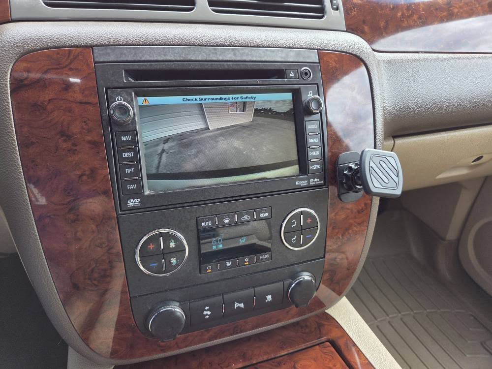 2011 Chevrolet Suburban Image 19