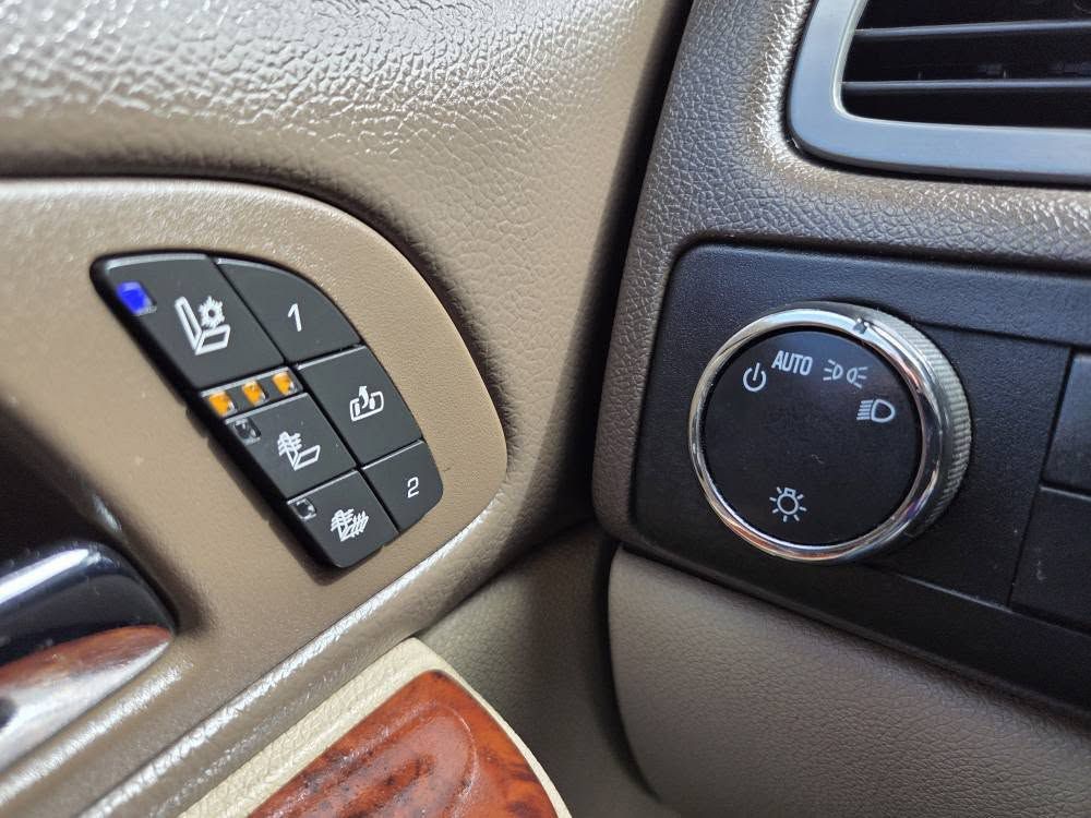 2011 Chevrolet Suburban Image 20