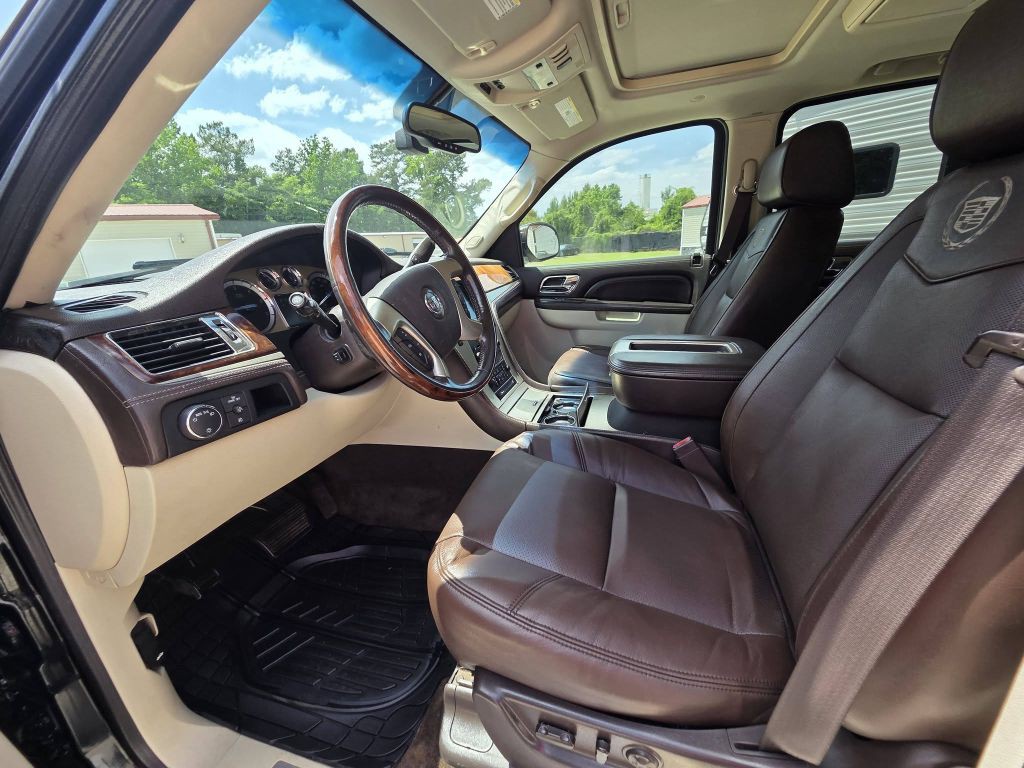 2011 Cadillac Escalade Image 12