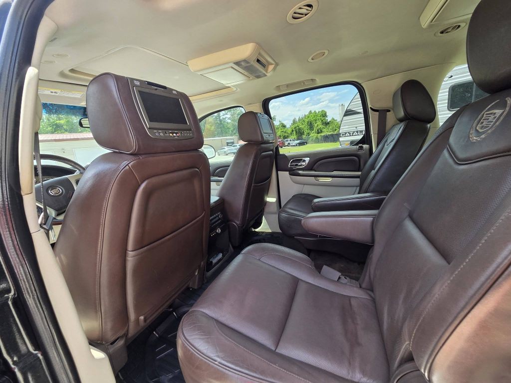 2011 Cadillac Escalade Image 13