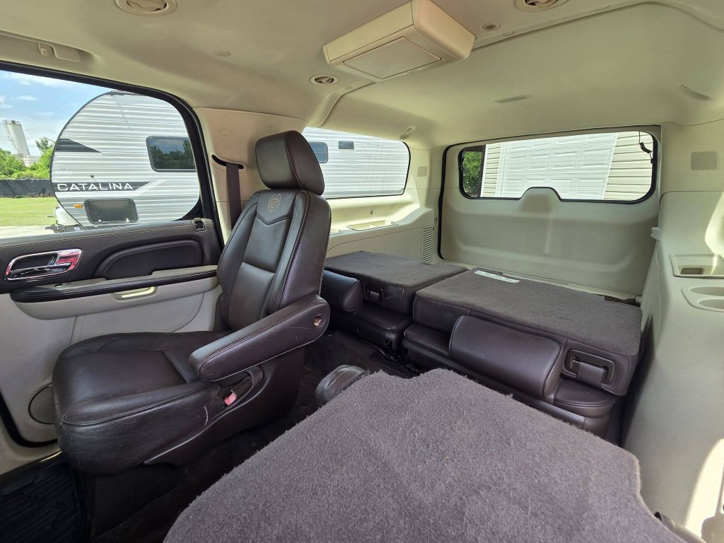 2011 Cadillac Escalade Image 15