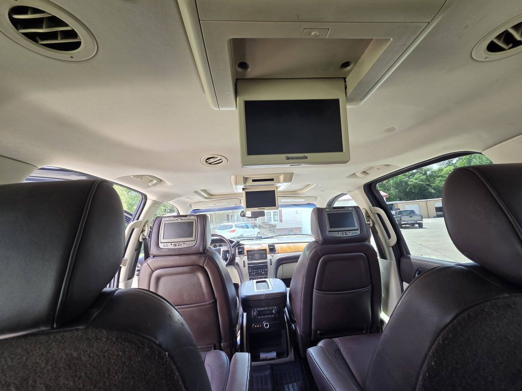 2011 Cadillac Escalade Image 16