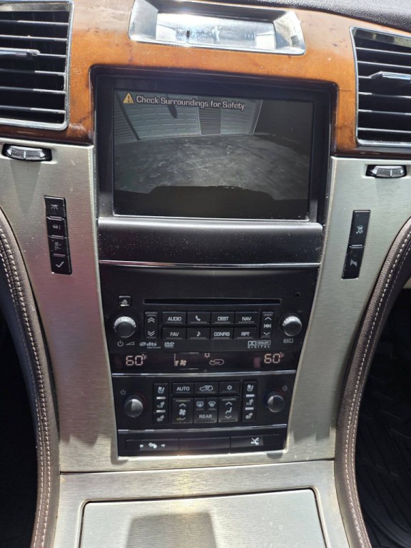 2011 Cadillac Escalade Image 21