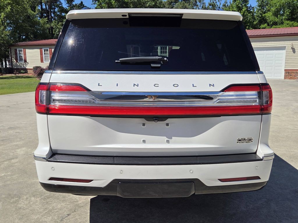2019 Lincoln Navigator Image 8
