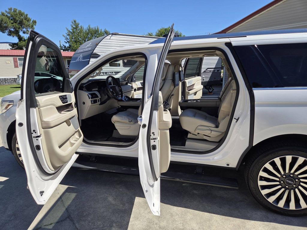 2019 Lincoln Navigator Image 11