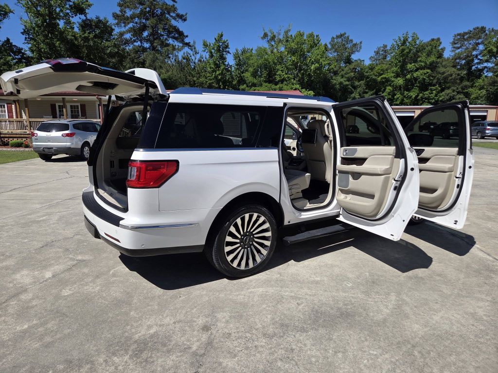 2019 Lincoln Navigator Image 12
