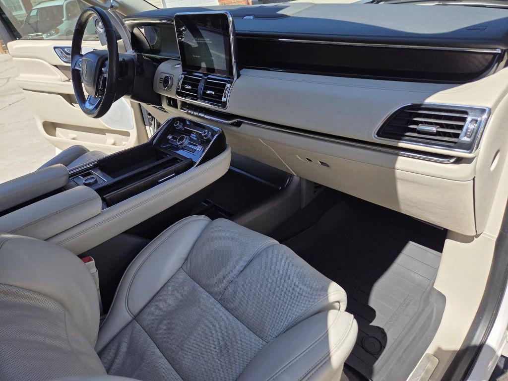 2019 Lincoln Navigator Image 13