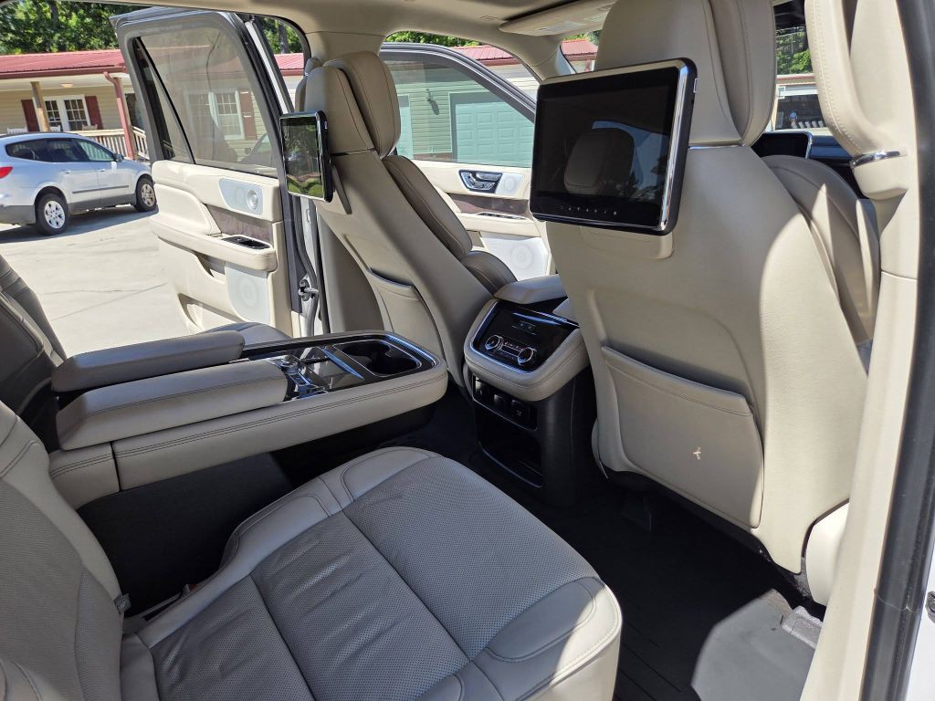 2019 Lincoln Navigator Image 14