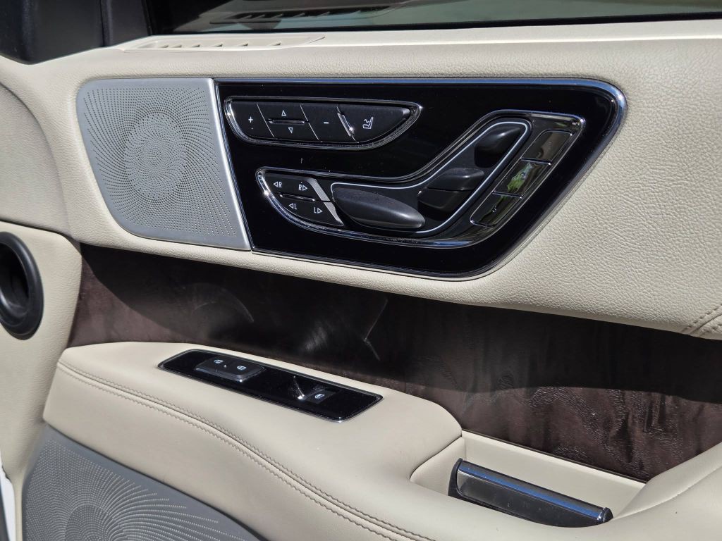 2019 Lincoln Navigator Image 15