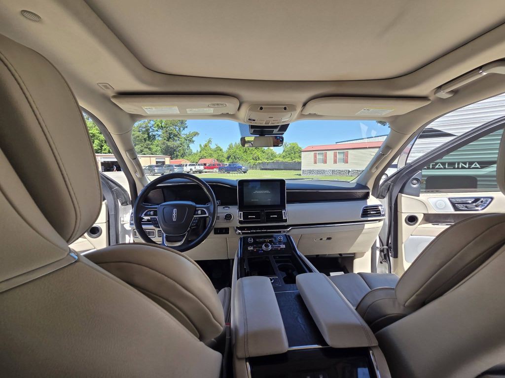 2019 Lincoln Navigator Image 17