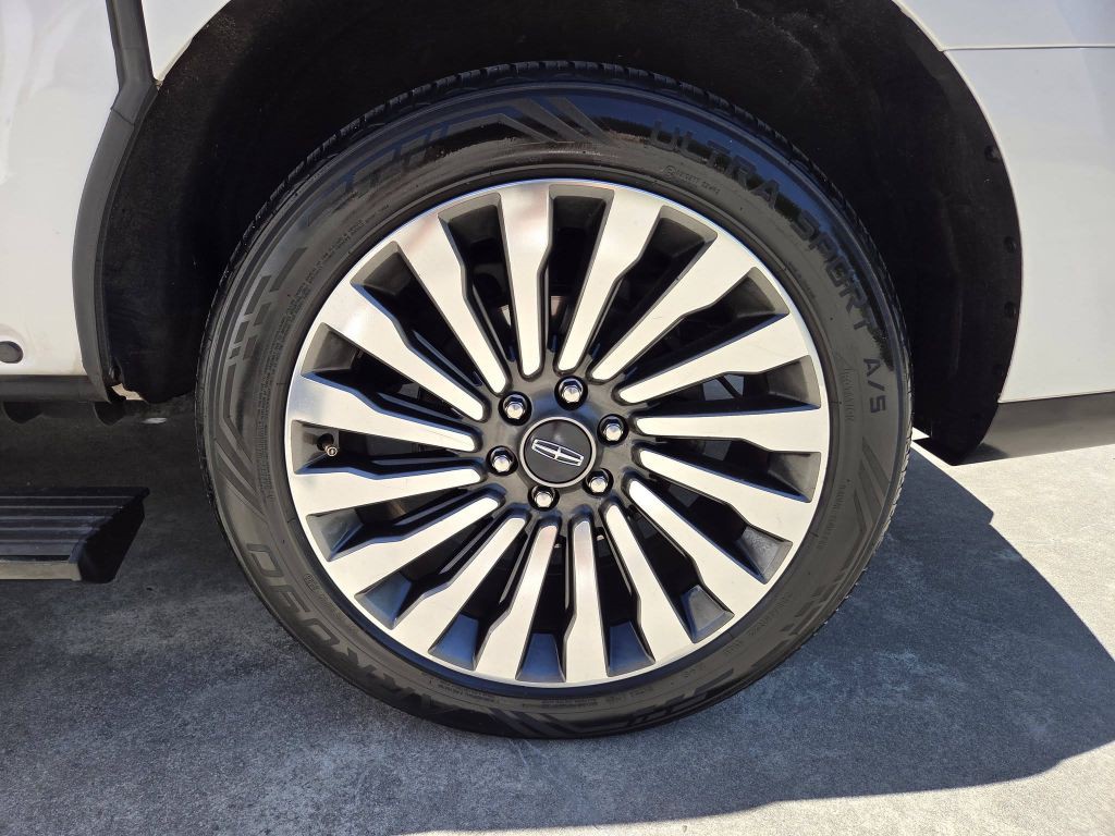 2019 Lincoln Navigator Image 30