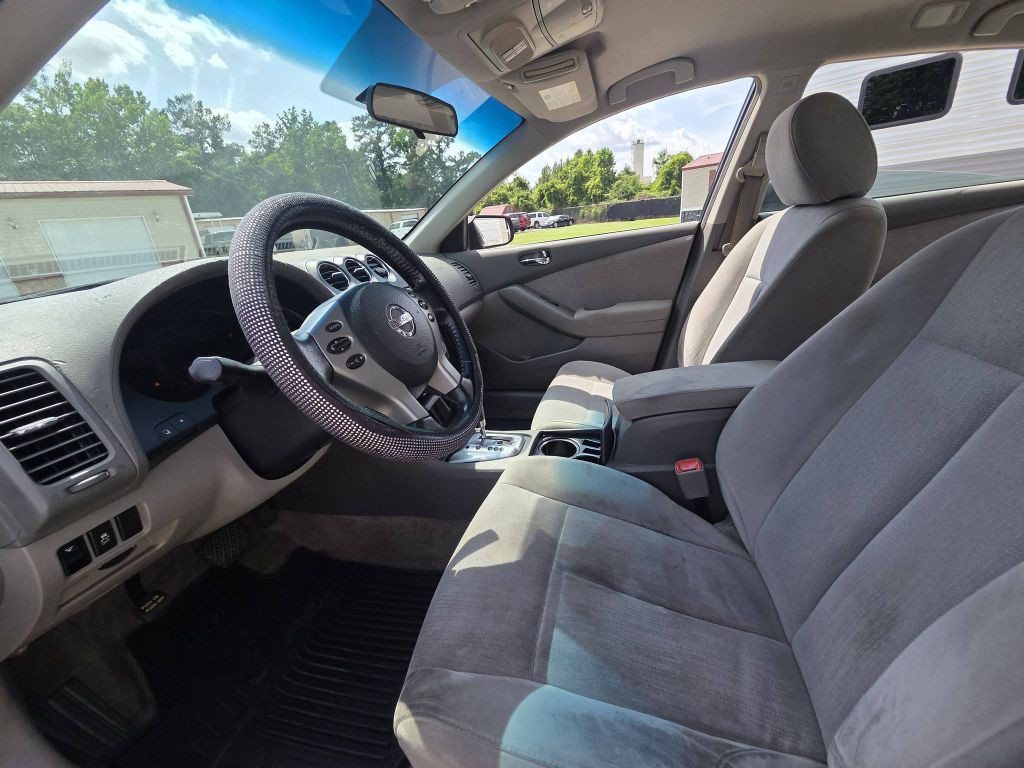 2011 Nissan Altima Image 9