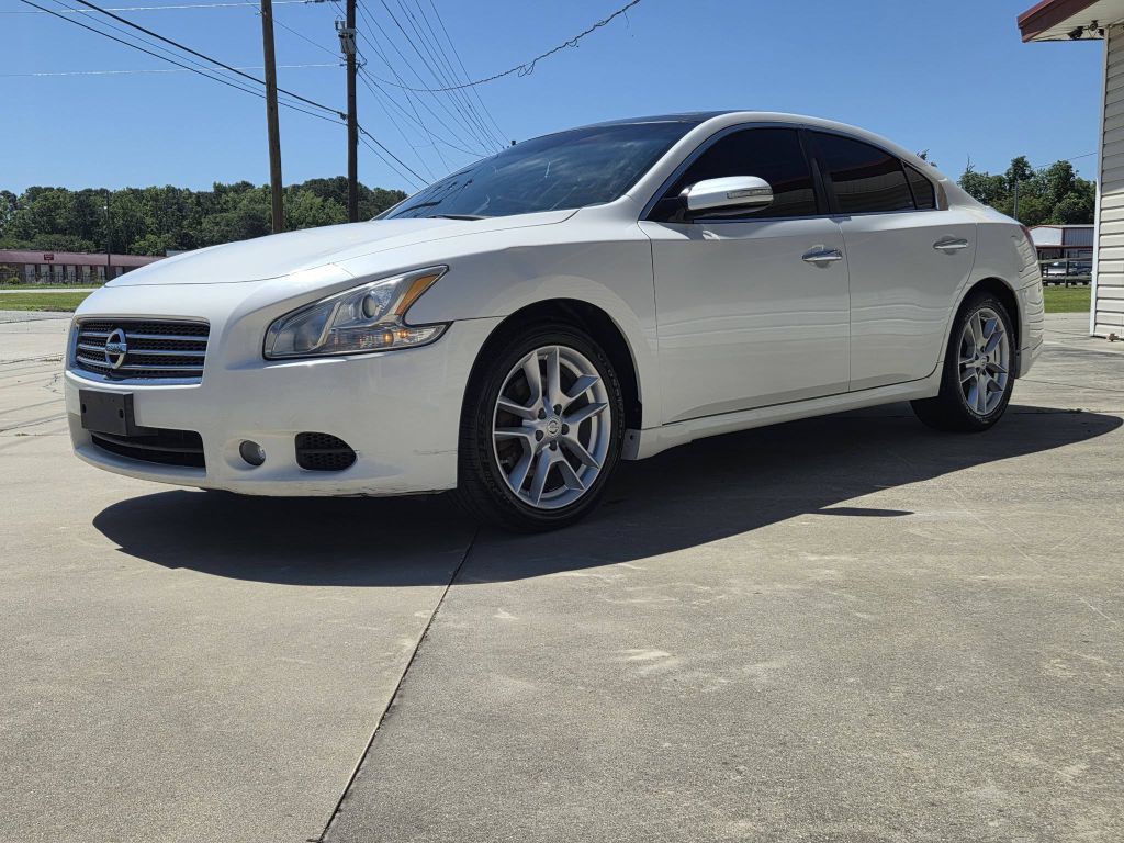 2010 Nissan Maxima Image 1