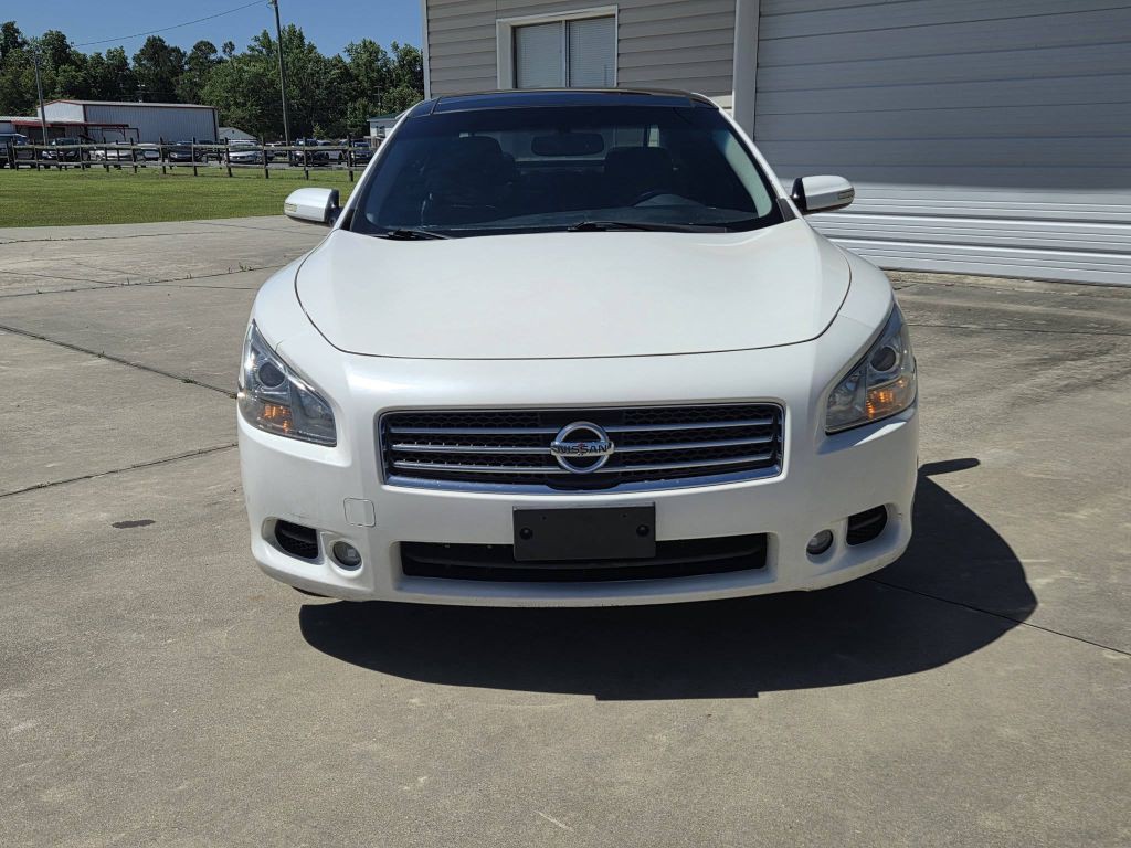 2010 Nissan Maxima Image 2